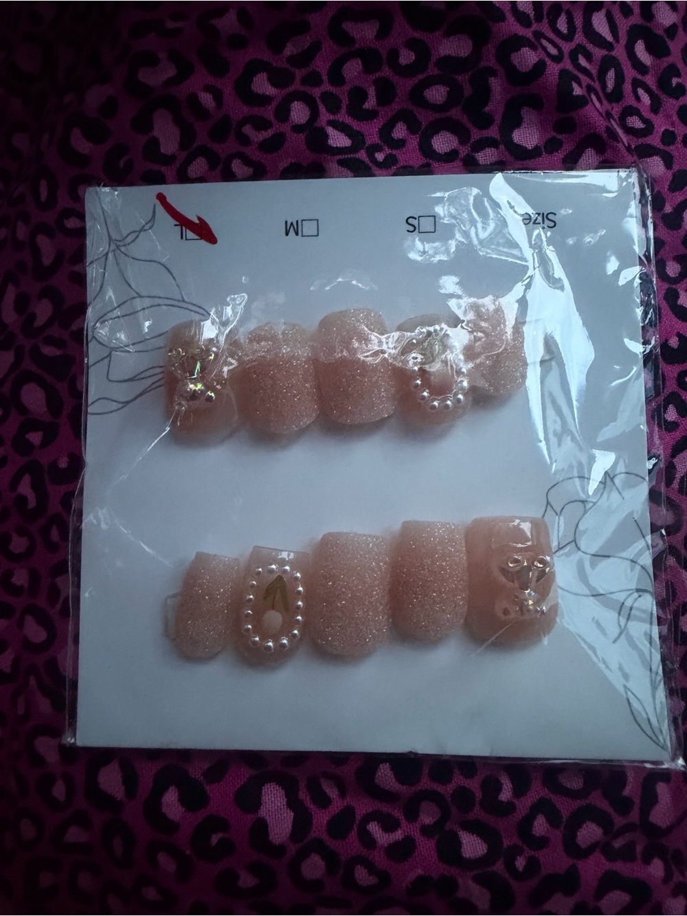 Peach Sparkle Faux Nail Set with Pearl Accent
